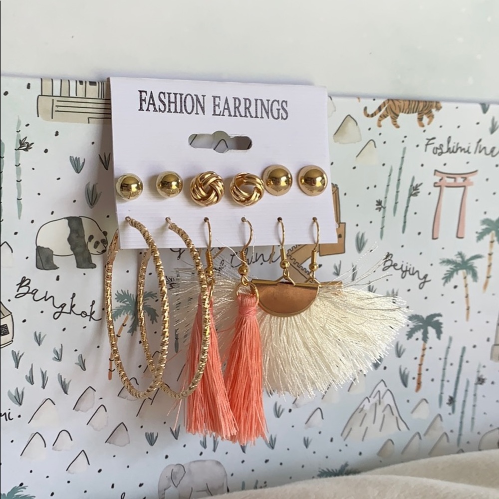 3/$25 🤍💗Set of 6 earrings💗🤍